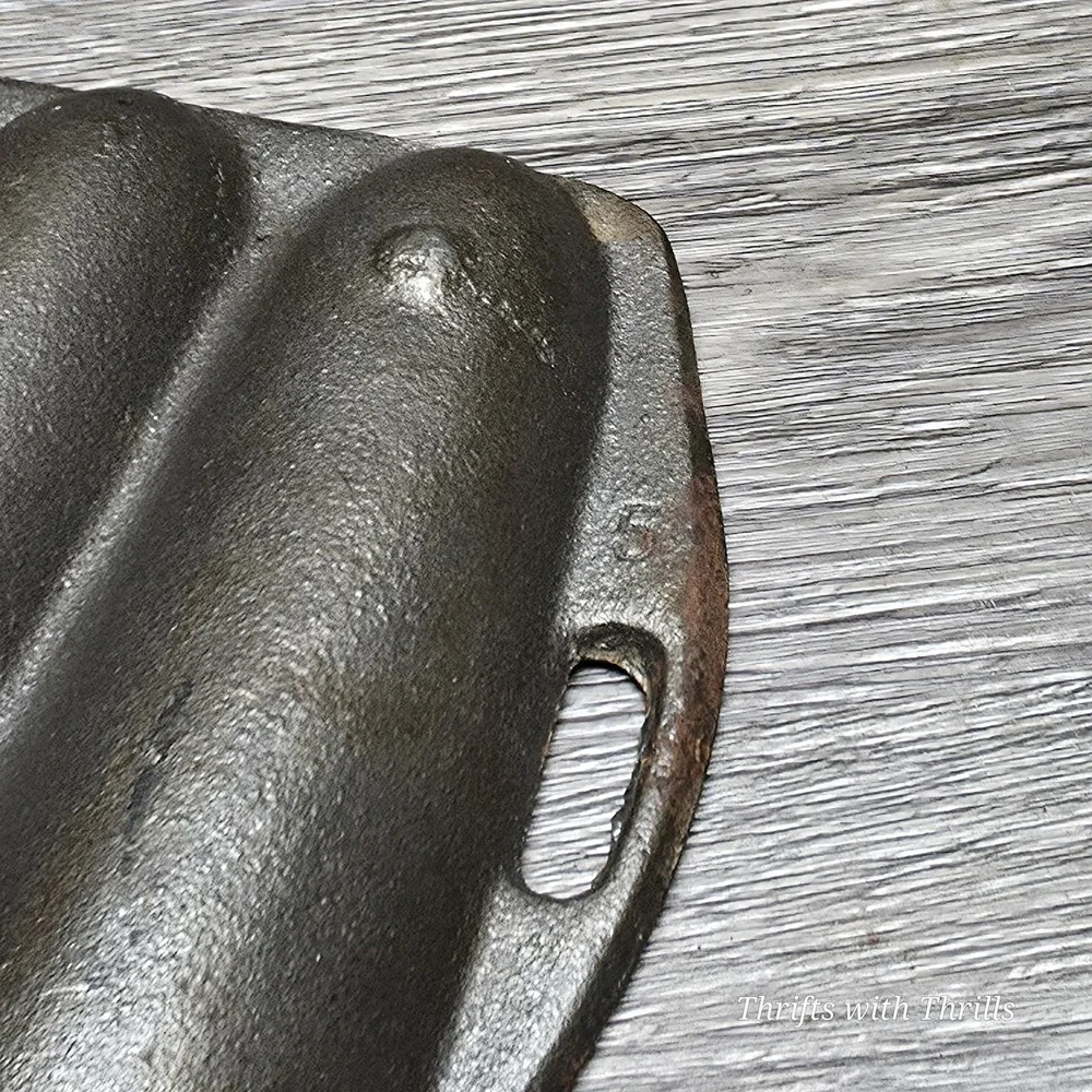 Vintage Cast Iron Cornbread Pan - 7 Ear Corn Stick‎ Pan - 12